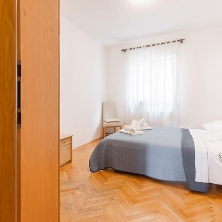 Apartman Nora Оміш Екстер'єр фото