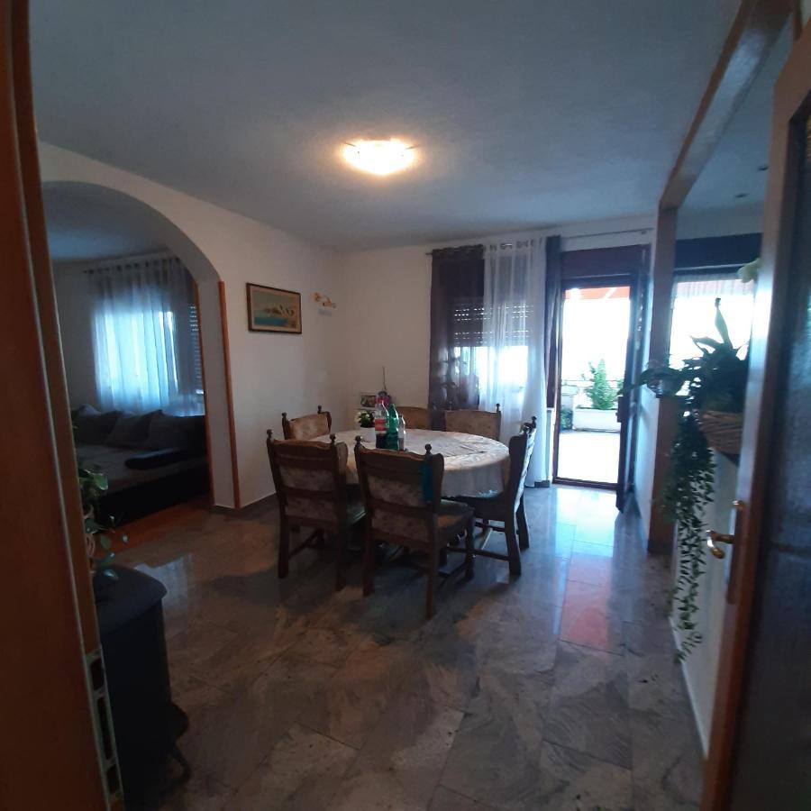 Apartman Nora Оміш Екстер'єр фото