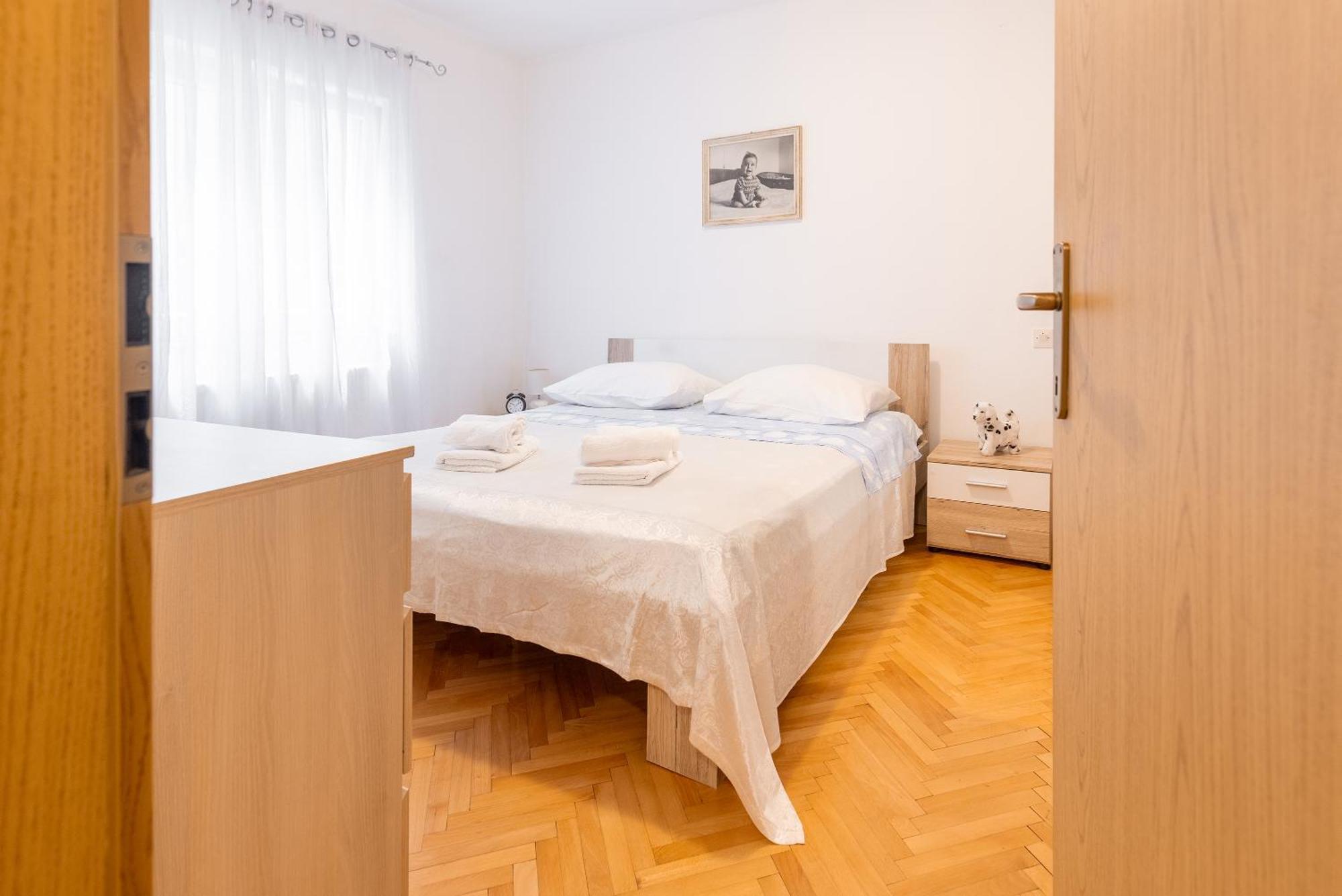 Apartman Nora Оміш Екстер'єр фото