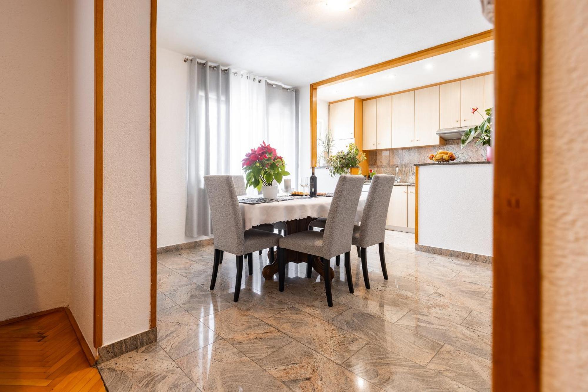 Apartman Nora Оміш Екстер'єр фото