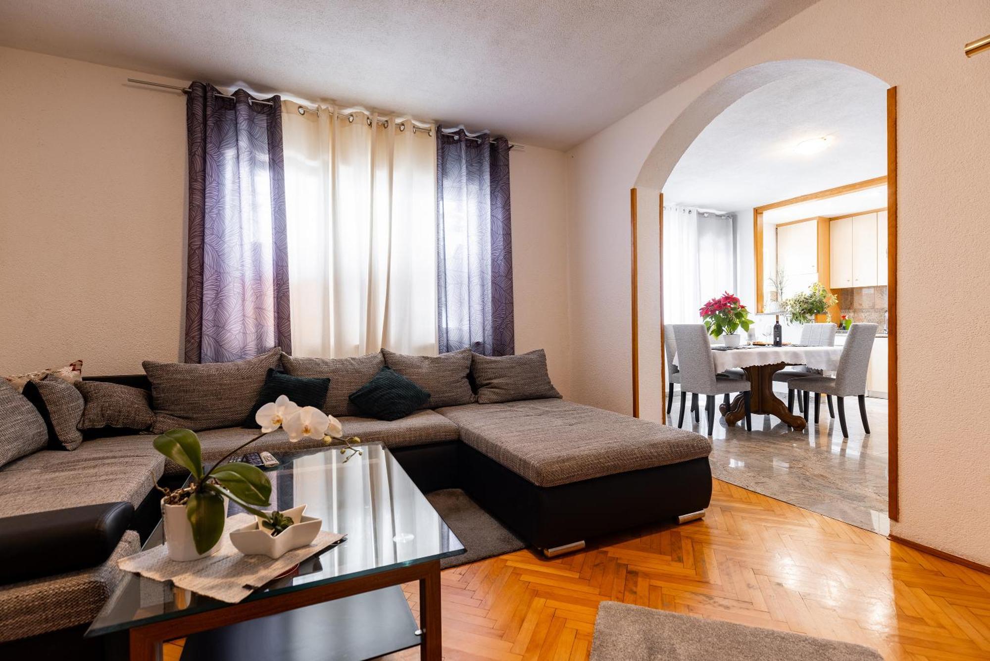 Apartman Nora Оміш Екстер'єр фото