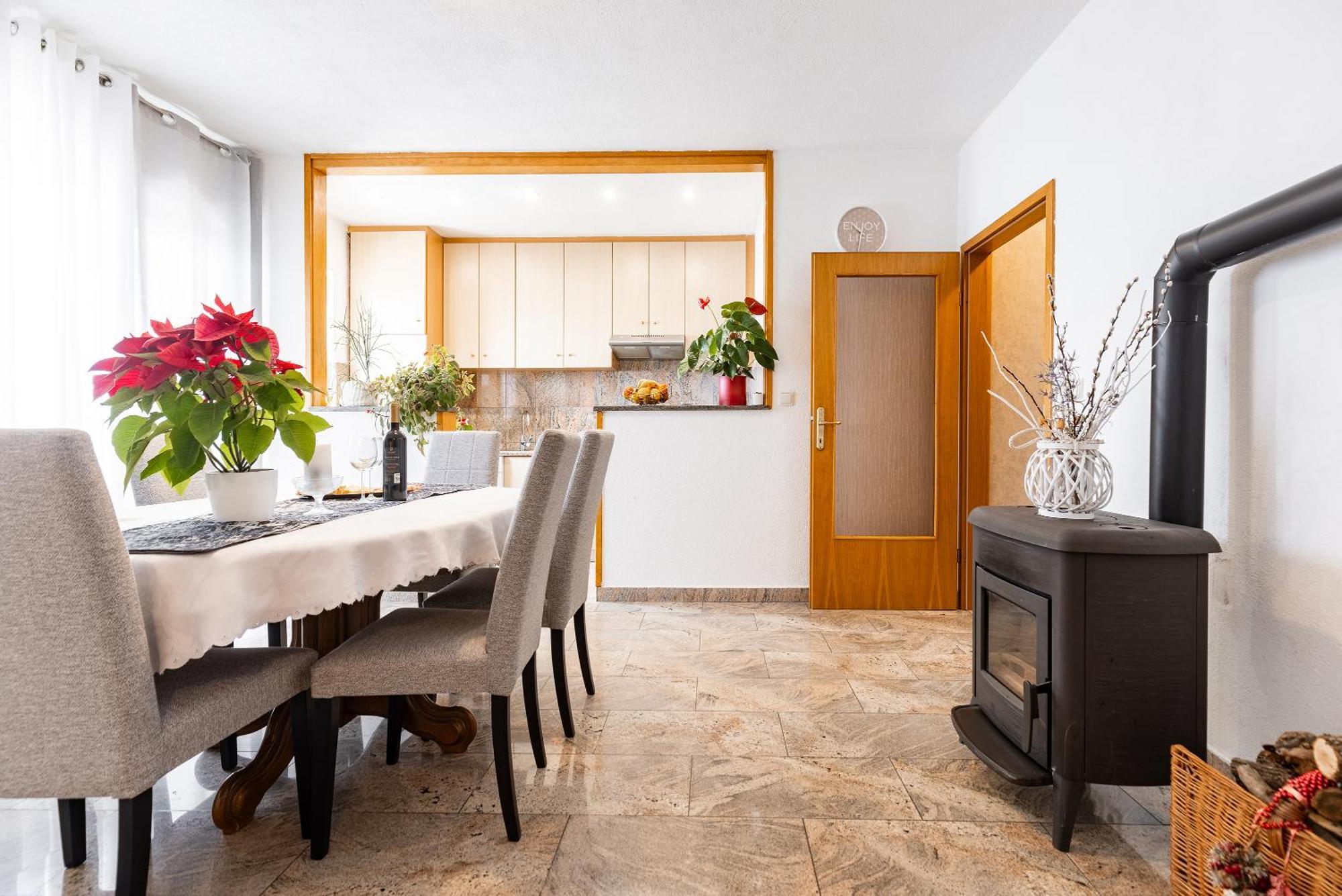 Apartman Nora Оміш Екстер'єр фото