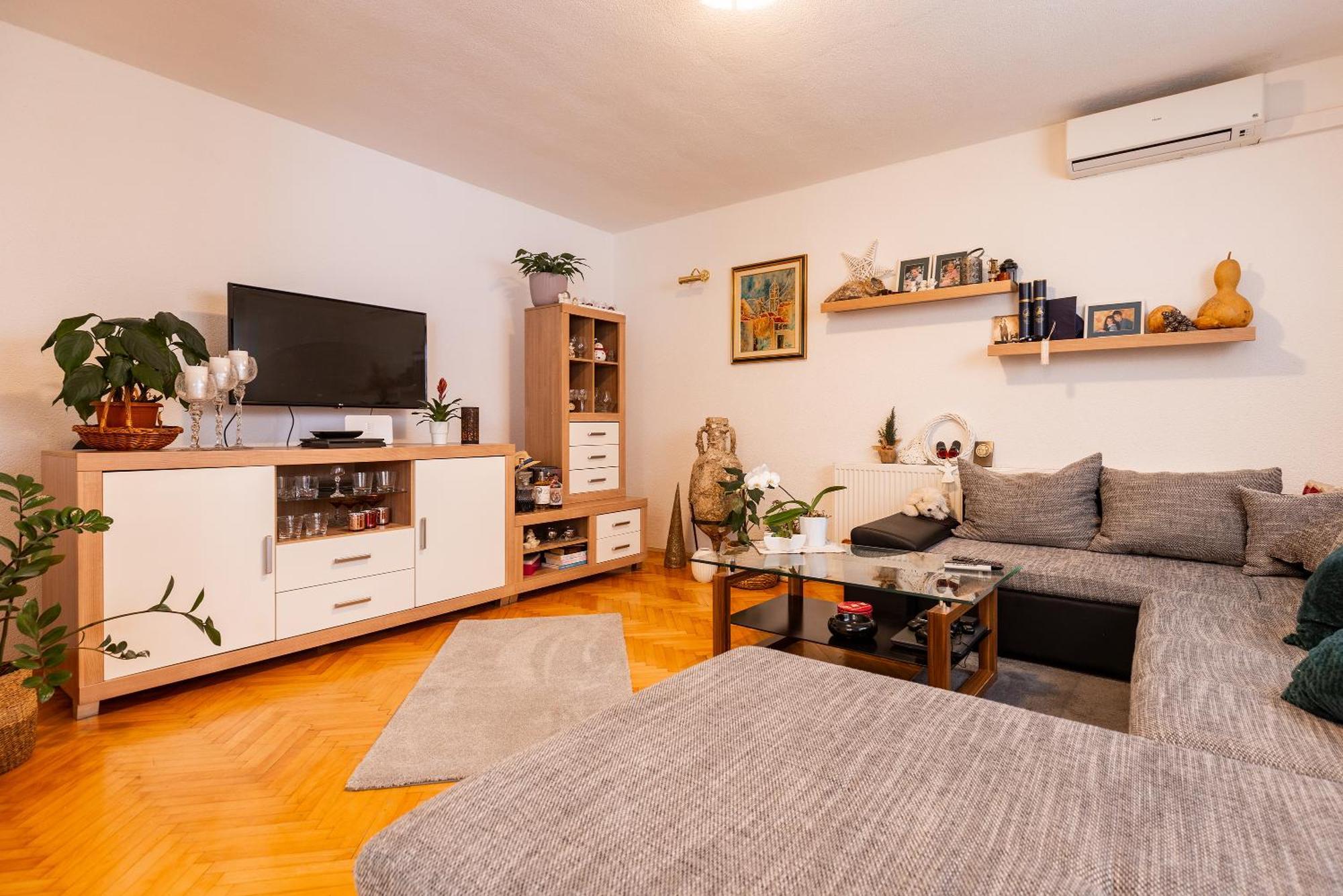 Apartman Nora Оміш Екстер'єр фото