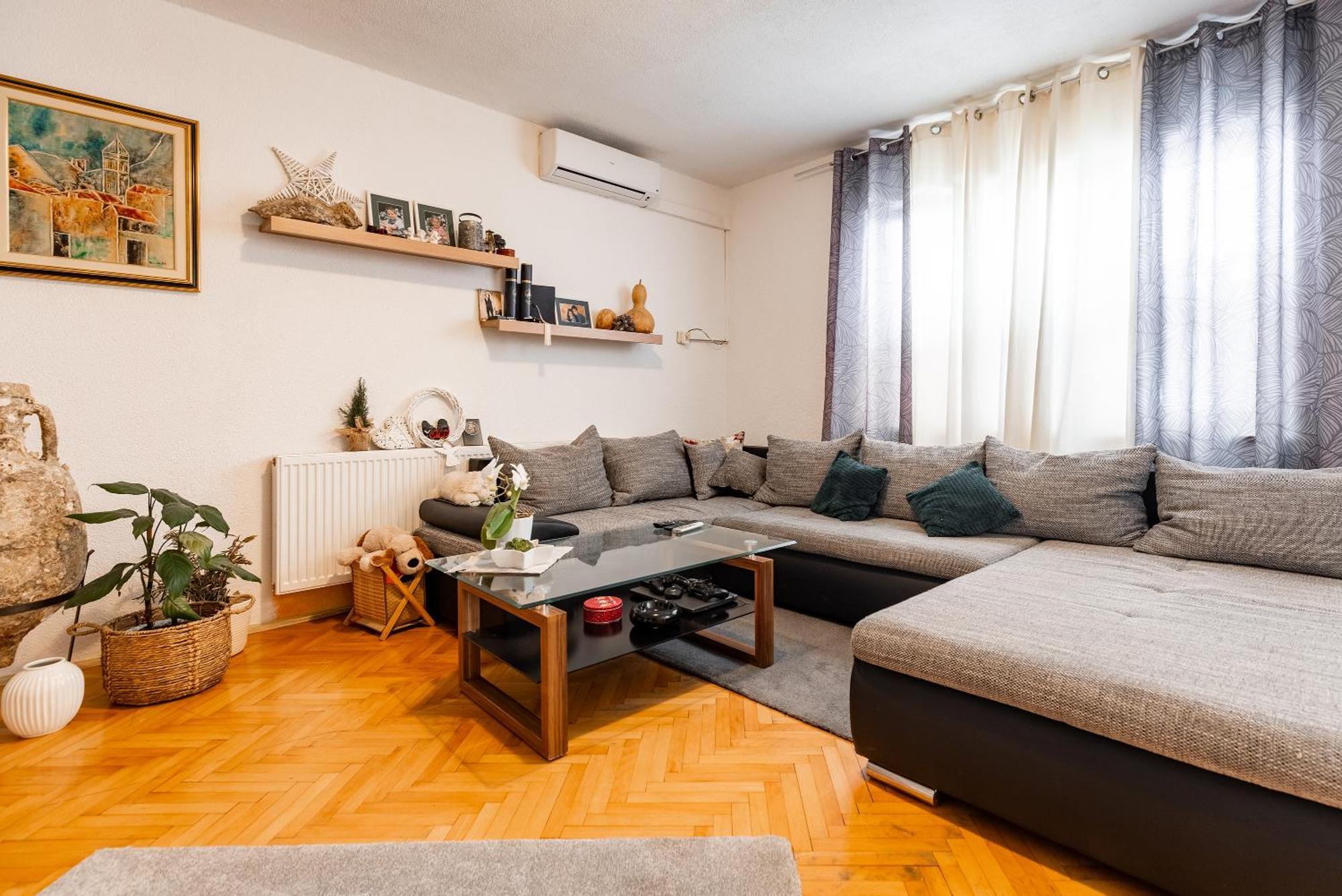 Apartman Nora Оміш Екстер'єр фото